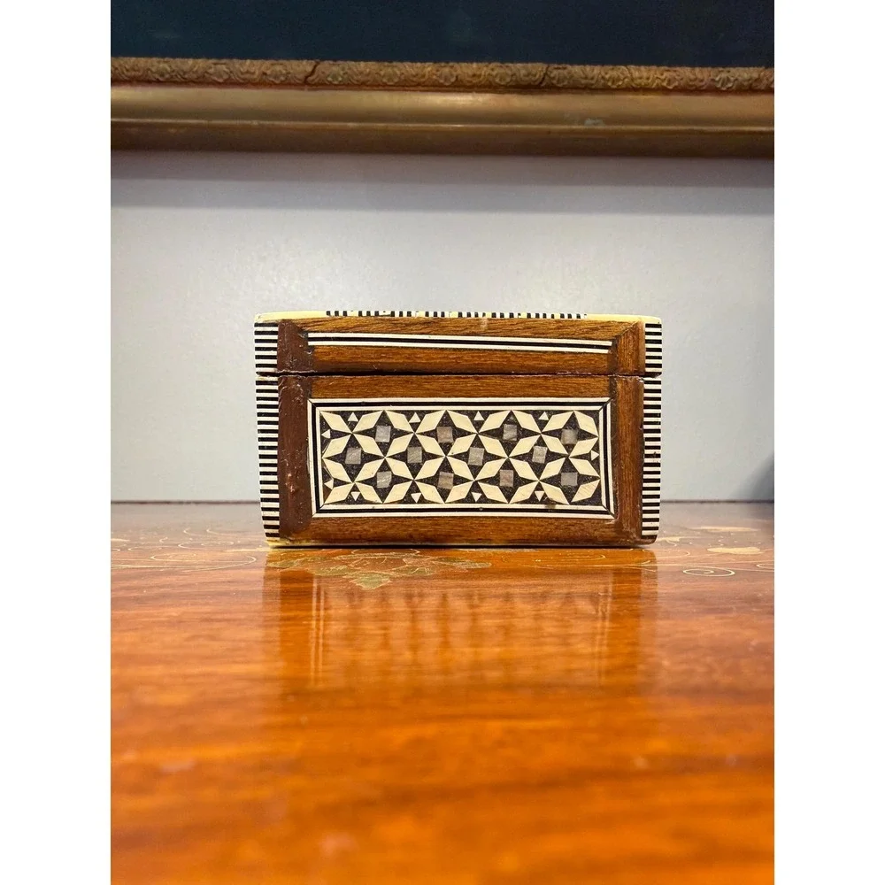Vintage Marquetry Mother of Pearl‎ Box